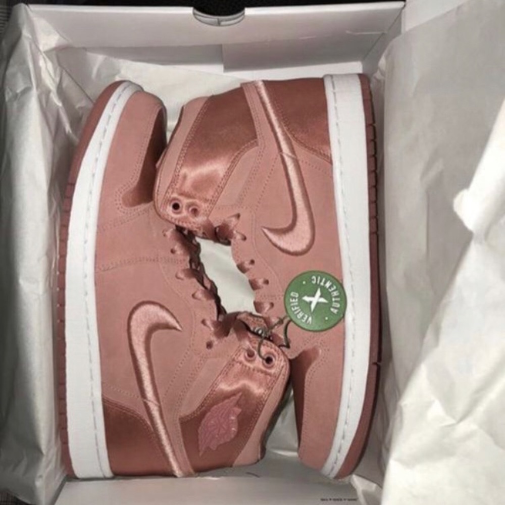 Women’s Nike sneakers